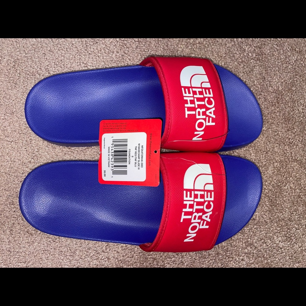 NICE NORTH FACE SLIDES 🛑🛑🛑🛑
100% AUTHENTIC